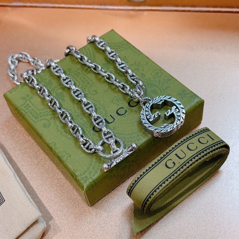 G*u*i necklaces